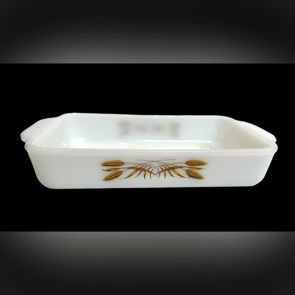 Vintage Fire King Anchor Hocking  1.5 Qt  Milk Glass Wheat Pattern USA Bake Dish - Picture 1 of 6